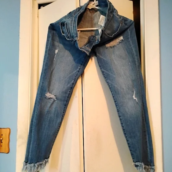 💙💙 NWOT Womens 2 Pair Distressed Grunge Ripped Jeans Size 6 Denim Casual - Picture 3 of 5